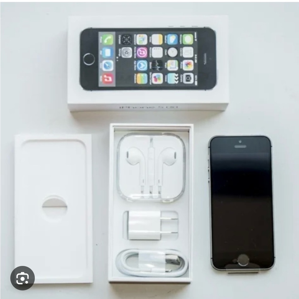 Apple iPhone with Accessories - white unlocked 5s NIB 16gb